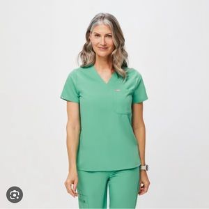 Figs NWT Surgical Green Catarina Scrub Top XS